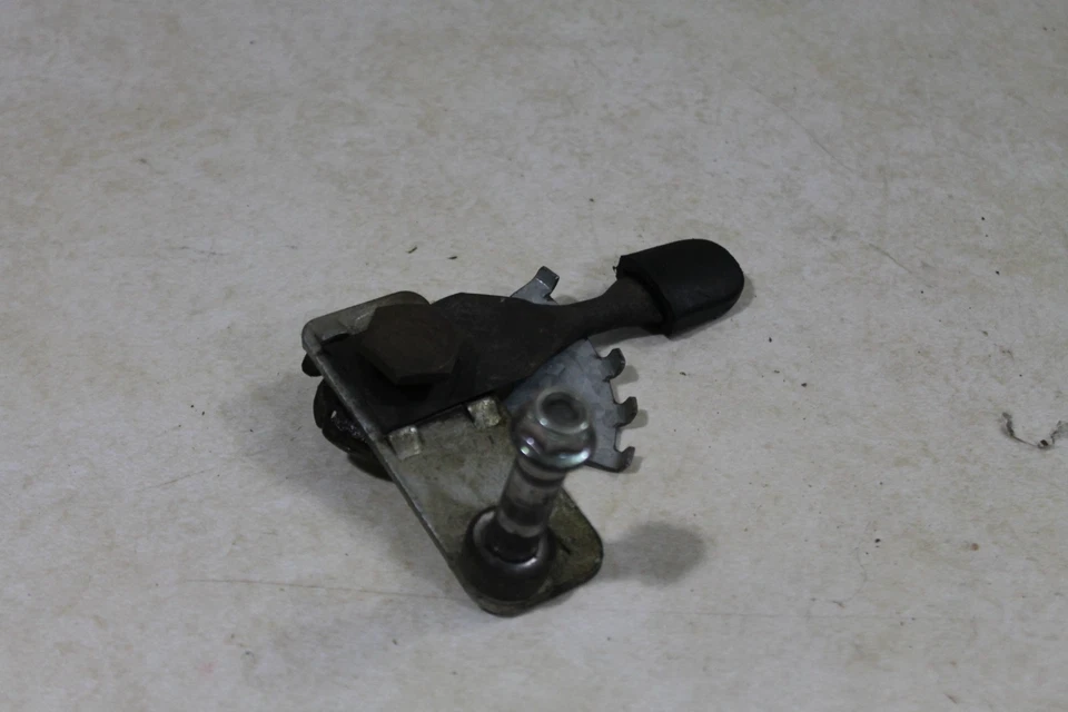 Правый передний регулятор высоты для правосторонней стойки Troy Bilt 987-02074B с гайкой - Изображение 3 из 4