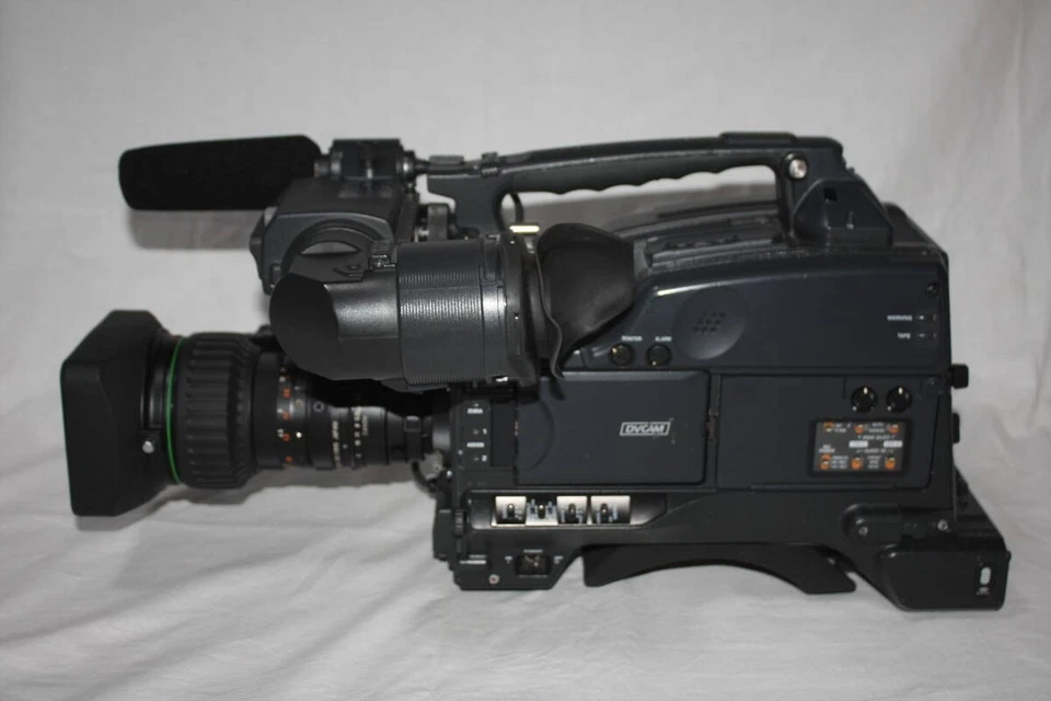 Sony DSR-400 Professional Shoulder Camcorder Digital Video Camera Broadcast Use - Image 2 of 4