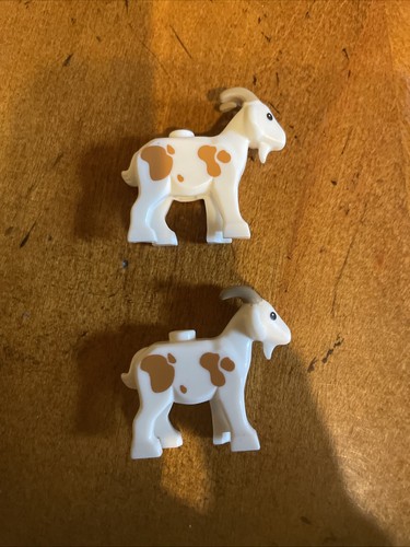 2 LEGO Capra con Occhi Neri, Corna Marrone Scuro e Modello Macchie di Torrone Medio