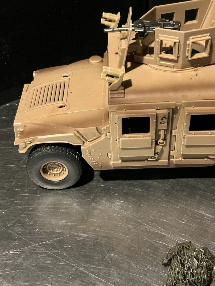 Лот товаров Blue Box Soldiers BBI Elite Force Humvee Лот из 6 Фигурок и Снаряжения - Изображение 3 из 4