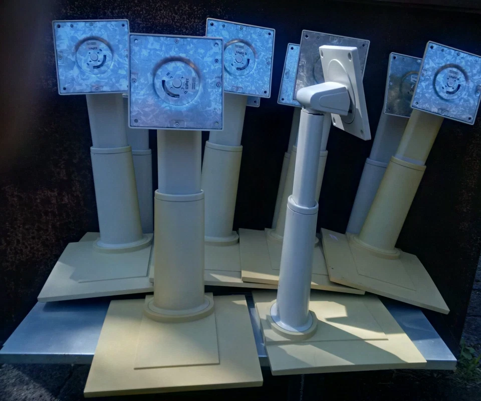 10 Stück Monitor Fuß Ständer B/C Ware UV vergilbt für ca. 3,5kg Monitore 19-24" - Bild 3 von 4