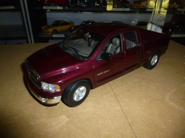 DODGE RAM 1500 QUAD SHORT BOX 2002 WELLY 1/18 - Photo 1/4