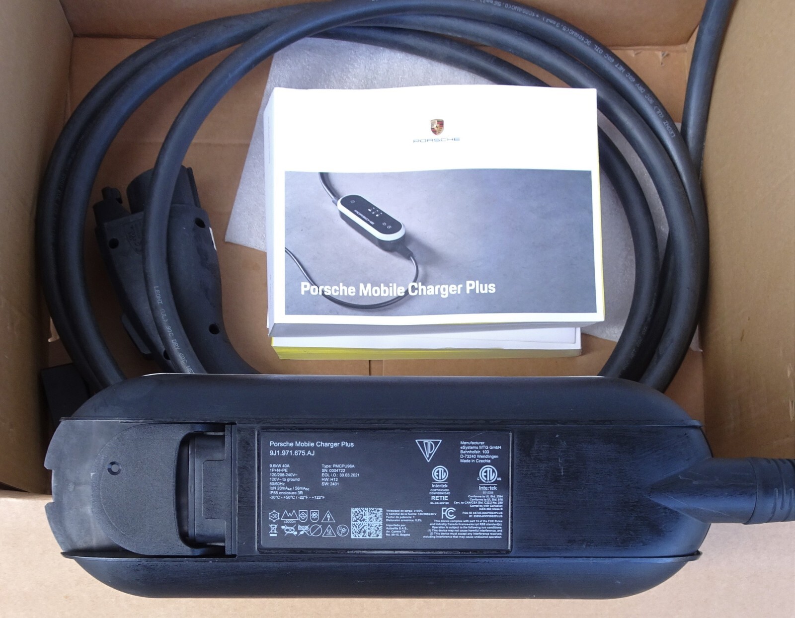 PORSCHE TAYCAN 2020 23 CHARGING CABLE PAD 971 675 A MOBILE CHARGER