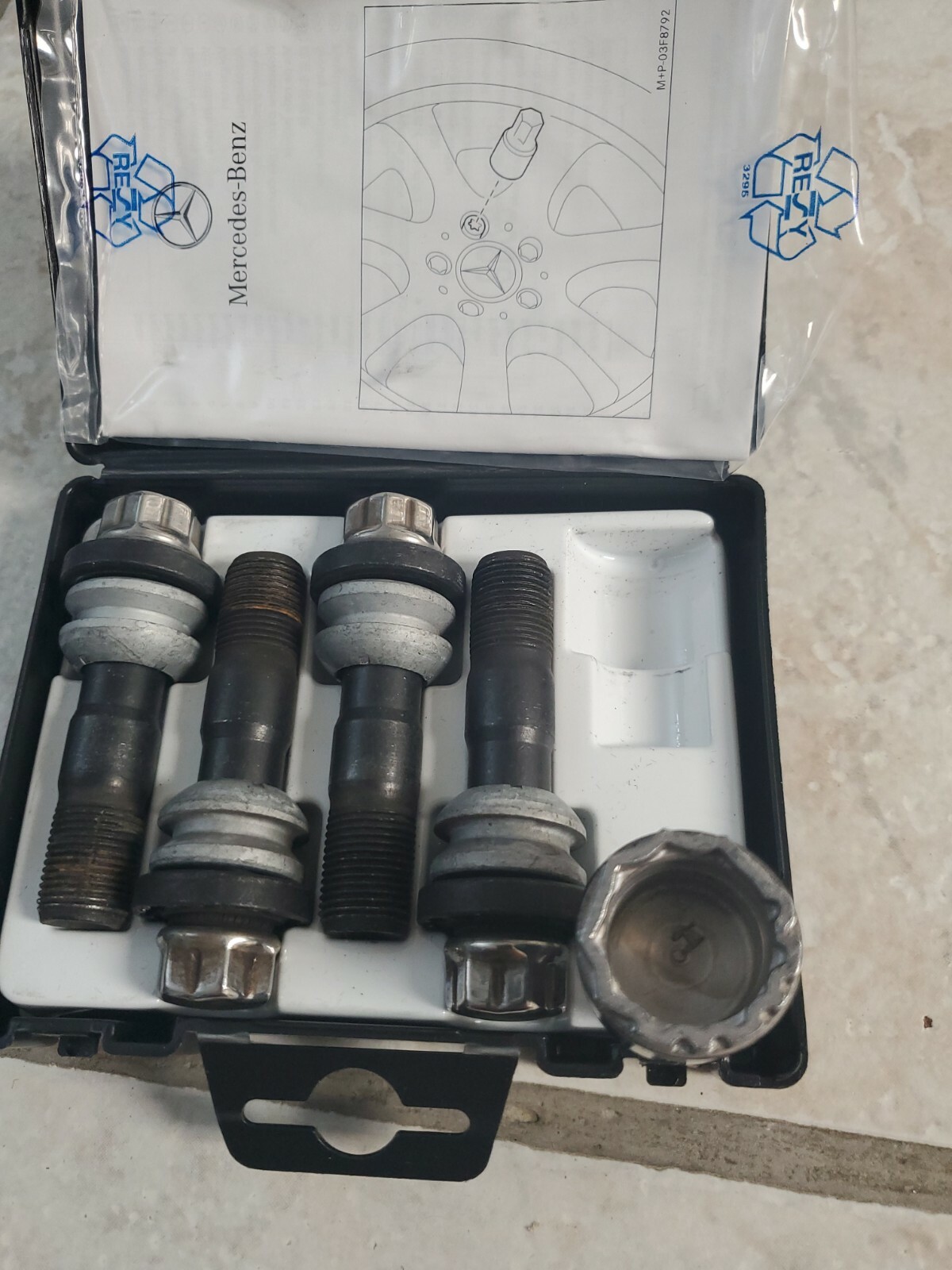 0009909819 ANTITHEFT WHEEL BOLT MercedesBenz Like new condition