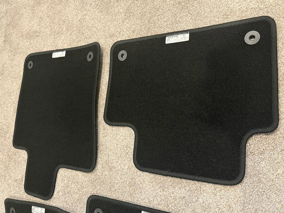 Juego de alfombrillas negras Volvo OEM 31463745 31463715 S60 V60 2019-2022 LHD Foto 3 de 4