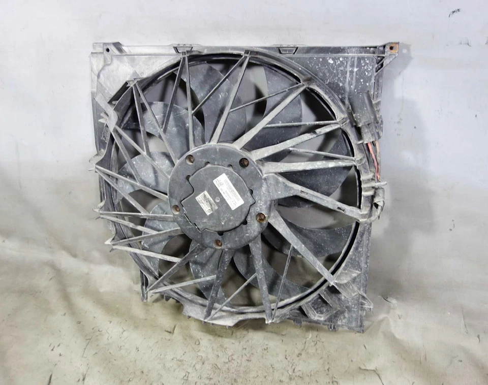 Ventilador de refrigeración del motor eléctrico principal BMW E83 X3 SAV con motor 600 vatios 2004-2010 OEM Foto 2 de 4