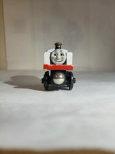 LEARNING CURVE WOODEN RAILWAY ENGINE FEARLESS FREDDIE