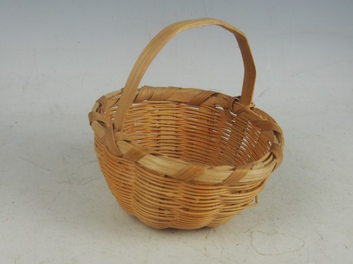 Small CHEROKEE WHITE OAK/HONEYSUCKLE  5 INCH DIAMETER "3-EGG" BASKET w/bonus min