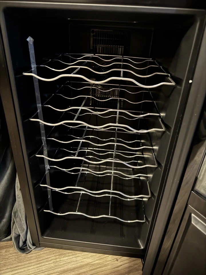 KingChii Enfriador de Vino de 18 Botellas Nevera de Vino Independiente con Puerta de Vidrio Foto 2 de 4