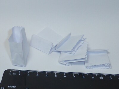 5 Papiertüten weiß Puppenstube Miniatur Maßstab 1:12