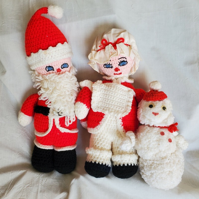 Vtg Knit/Crochet SANTA CLAUS/Mrs. CLAUS & Pompom SNOWMAN Friend CHRISTAMS Dolls