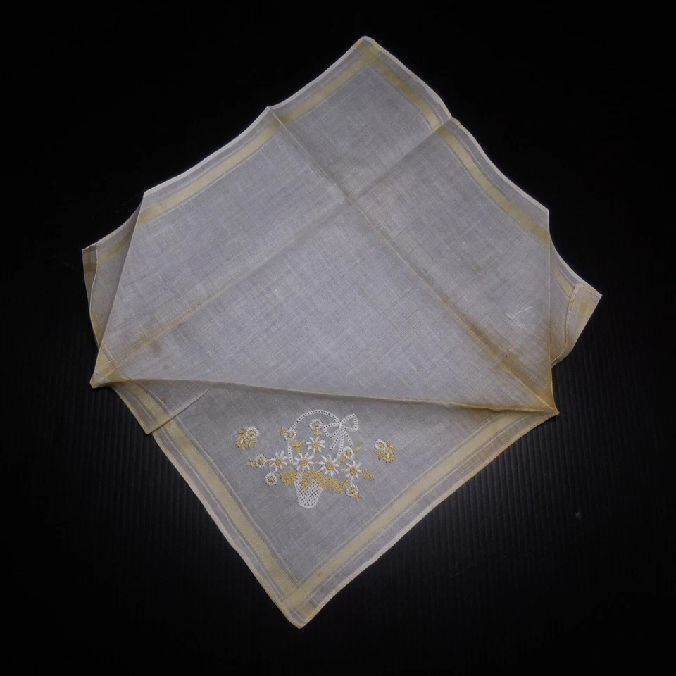 Napperon mouchoir blanc or fin broderie panier fleur Art Nouveau France N7124 - Photo 2/4