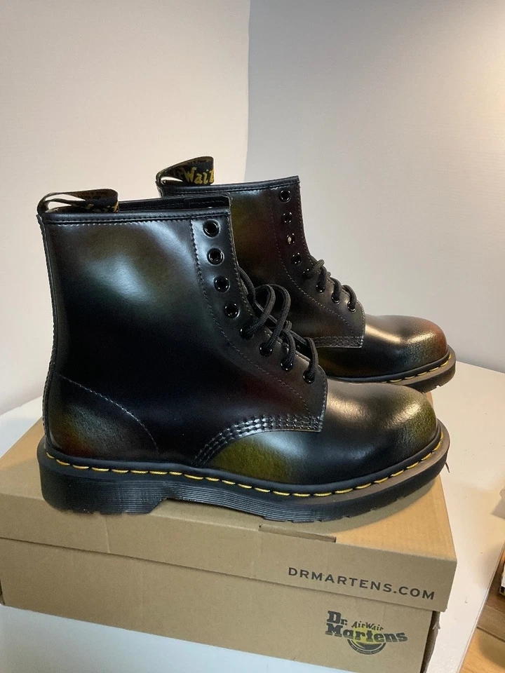Botas de combate Dr. Martens 1460 For Pride de cuero con cordones negras multicolores EE. UU. 9 hombres Foto 2 de 4