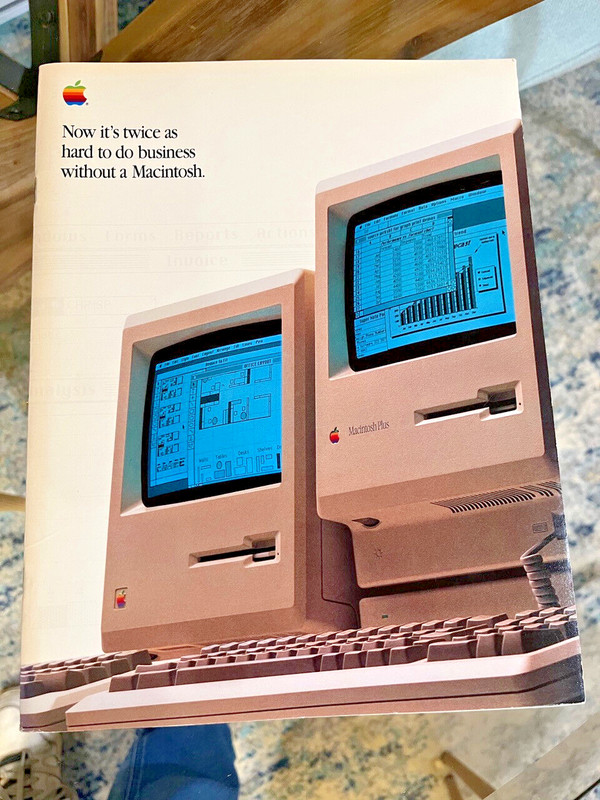 VERY RARE APPLE MARKETING BROCHURE & COMPLETE PRODUCT LINE LITERATURE • APR 1986