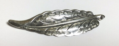 PRETTY VINTAGE SIGNED STERLING LEAF BROOCH NICE DESIGN 
