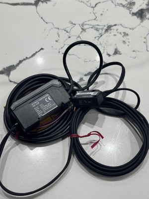 KEYENCE GV-21P Digital CMOS Laser Sensor With LV-NH62