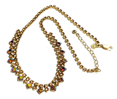 Hübsches M&S goldfarbenes Krappen-Set A/B Strass zentraler Tropfen HALSKETTE