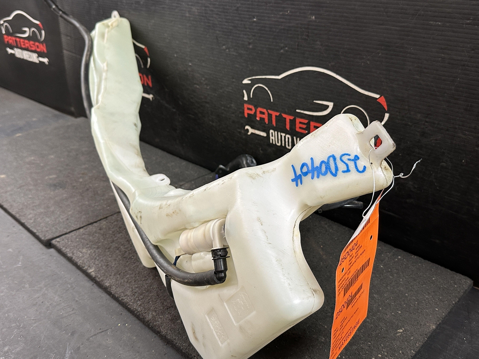 02-06 MASERATI SPYDER WINDSHIELD WASHER BOTTLE RESERVOIR