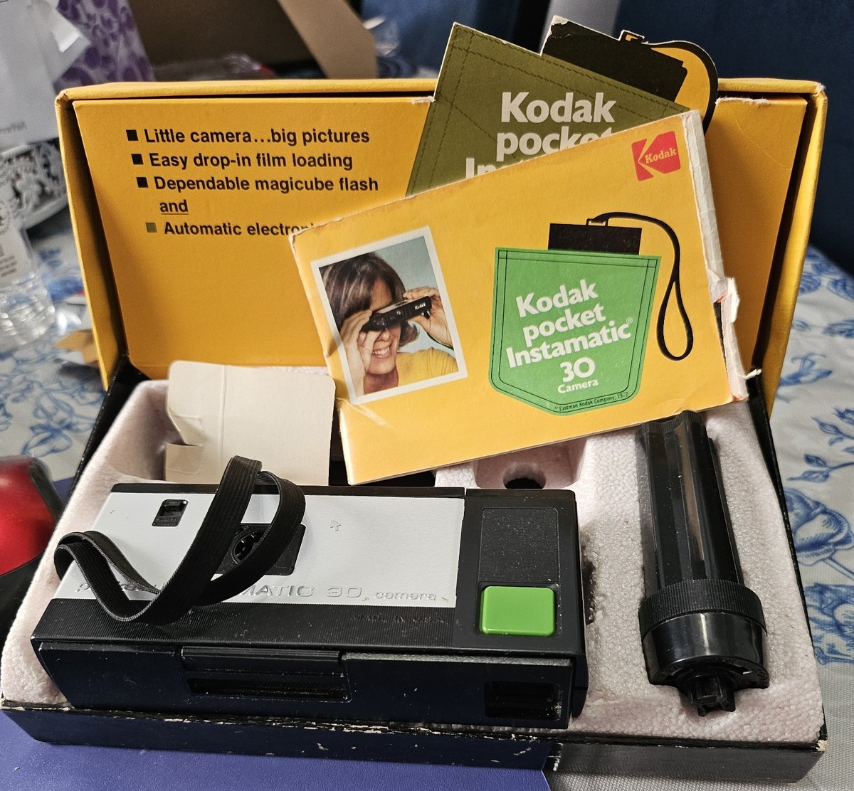 KODAK Vintage Pocket Instamatic 30 Film Camera W/Flash Extender In