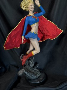 SUPERGIRL PREMIUM FORMAT Statue Sideshow (with a glued finger) EUR 449