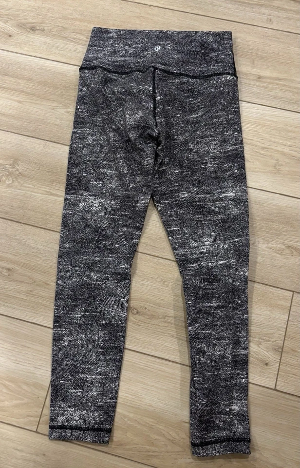 Estampado Lululemon Wunder Under HR 7/8 LUON LW5BHJS negro/blanco talla 8 Foto 3 de 3