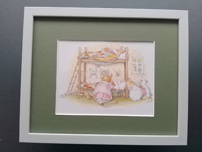 Brambly Hedge Druck ''Die Heckenkinder im Bett versteckt'' GERAHMT
