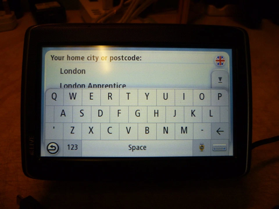 TOMTOM GO 820 LIVE SATNAV WITH 4.3" SCREEN UK & ROI MAPS 4ER41 IP2215 #207 - Image 2 of 4