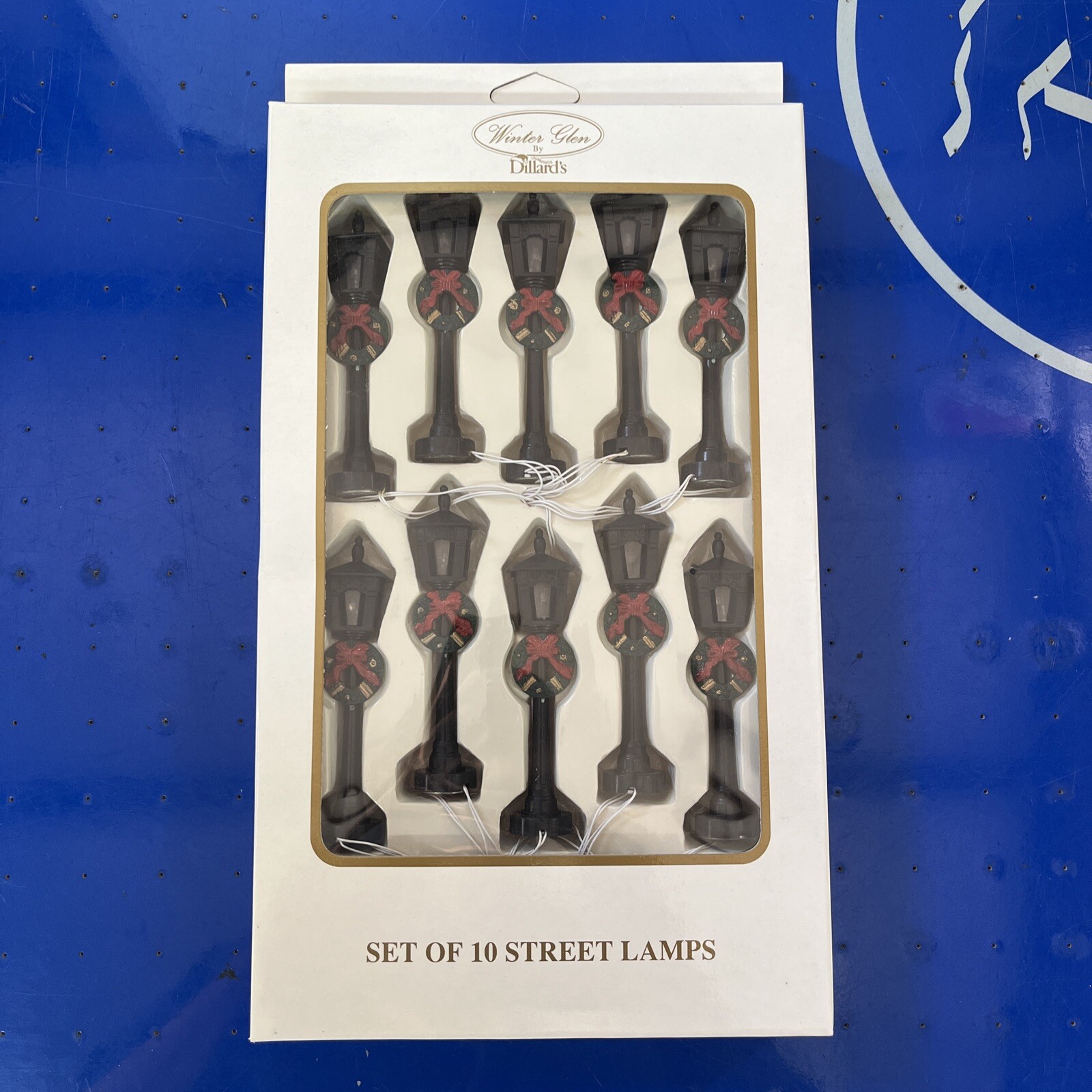 Dillards Winter Glen 10-Piece Street Lamp Set with Christmas Wreaths  