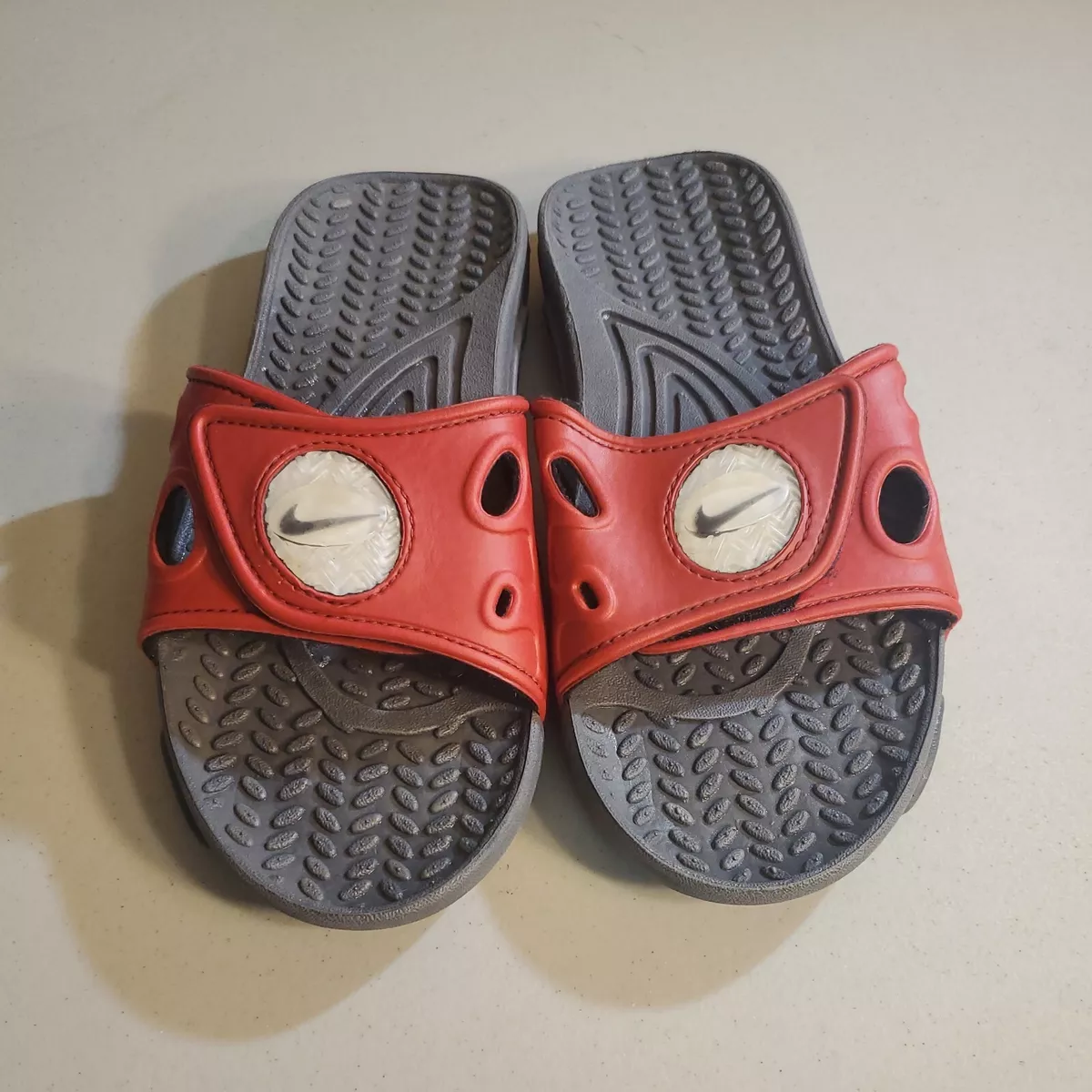 Nike Benassi Floral Women's Slide Sandal Size 6 (Red)