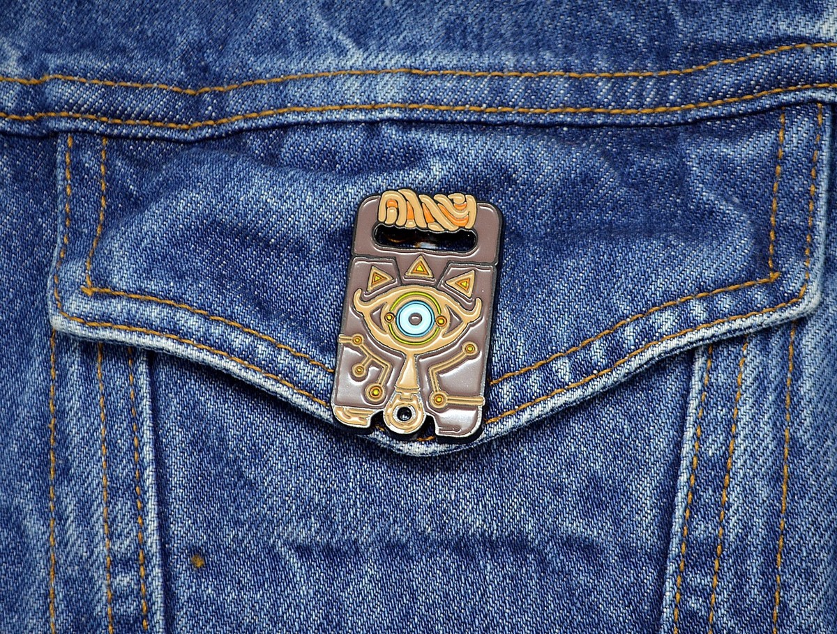 Link Sheikah Slate Pin Zelda Breath of the Wild Collectors