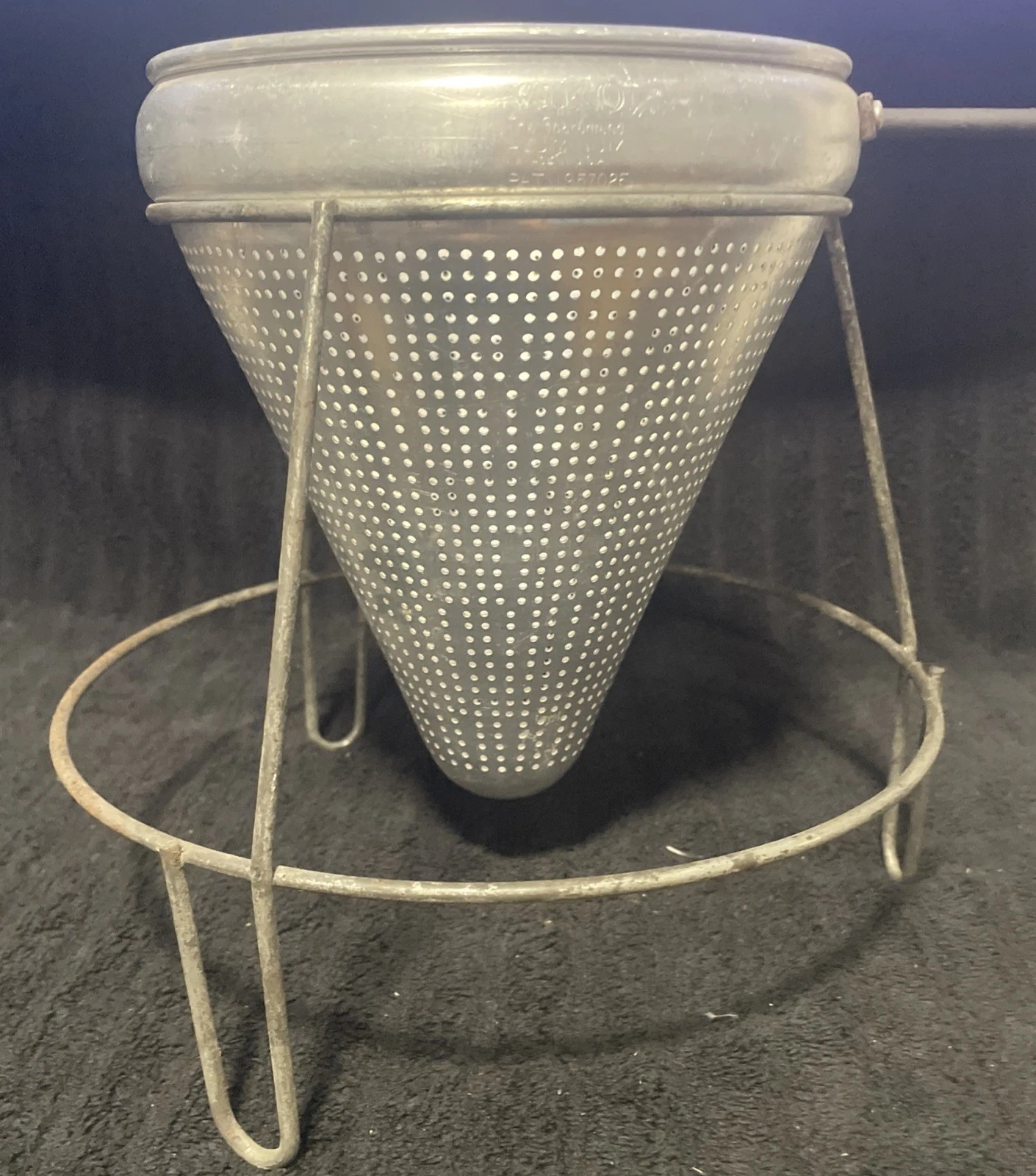 VIKO Aluminum Cone Colander/Food Strainer With Tri- Pod