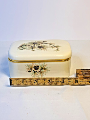 Lenox China Pine Cone W331 Cigarette Box with Lid