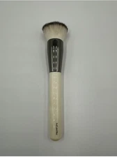 Chantecaille Buff And Blur Brush