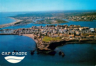Cap-d Agde Les falaises et sa plage de sable noir vue aérienne