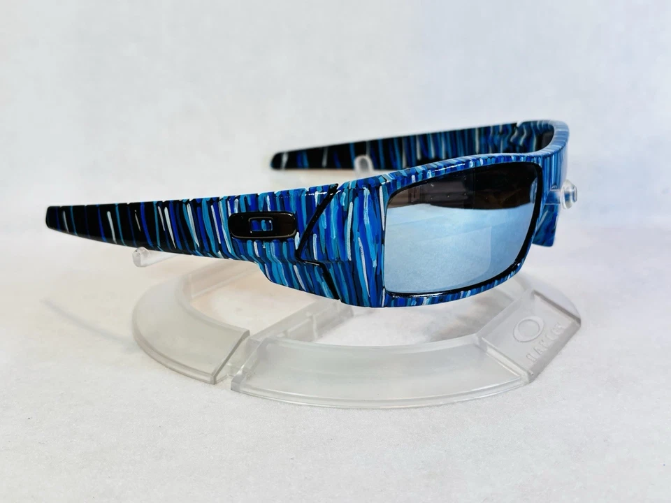 Óculos de sol Oakley Gascan personalizado listra azul com lentes espelhadas pretas cromadas - Imagem 4 de 4