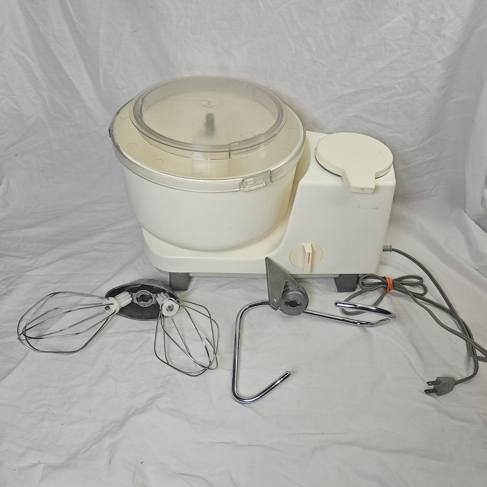 Vintage Bosch Mixer UM3 Mixer w/ 2 Attachments Bowl & Lid TE