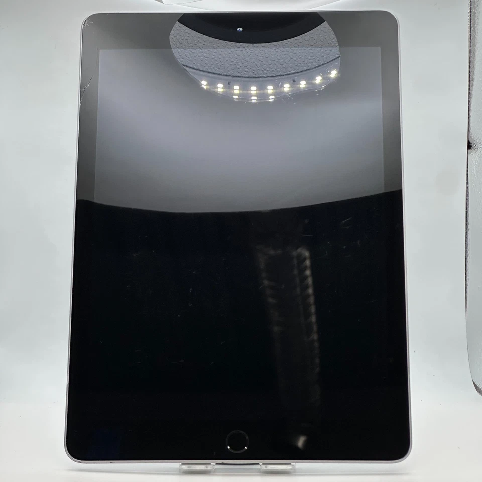 Apple iPad 6th Generation A1893 128GB - Image 2 of 4