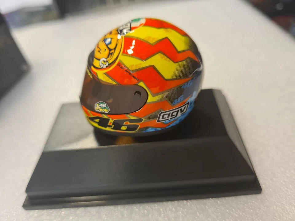 HELMET V.ROSSI GP 500 2001 397010046 1/8 Minichamps - Immagine 2 di 4
