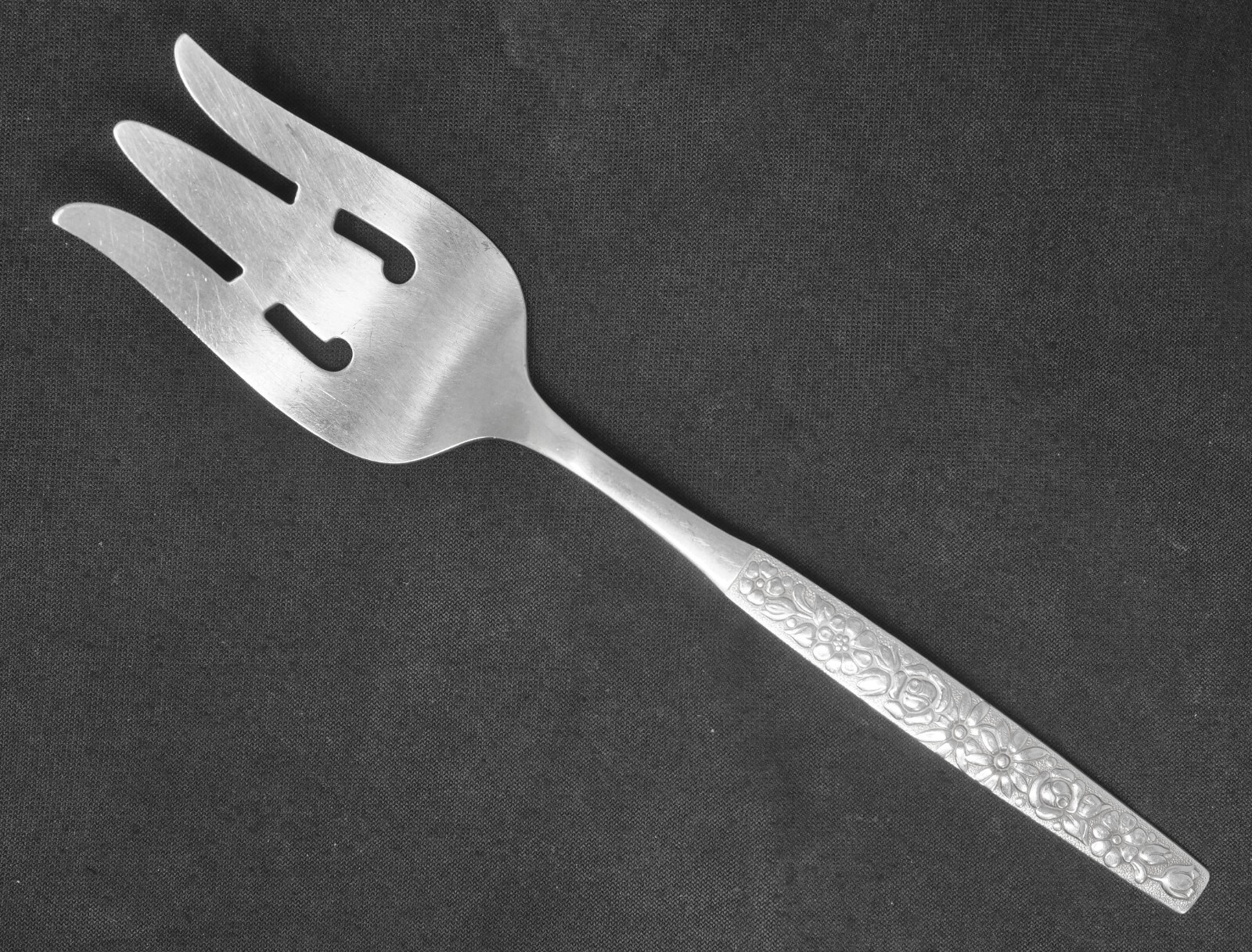 Oneida MALIBU Stainless Cold Meat Serving Fork. 8 3/8