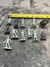 SCS Direct Wicked Duals Lot of 12 Humans Vs. Aliens Action Figures