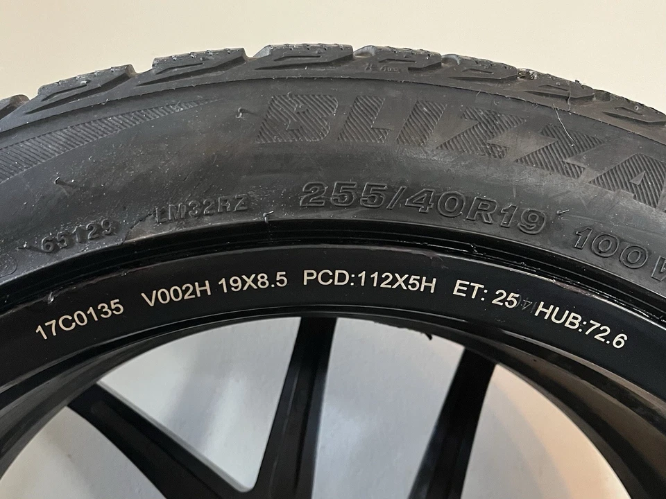 19x8.5 Ace Alloy Wheels AFF02 Black Bridgestone Blizzak 255/40R19 Radial Snows Foto 2 de 3