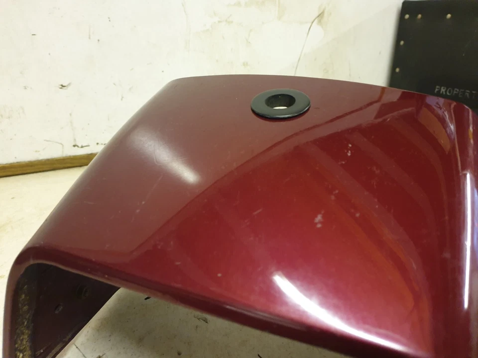 ПАНЕЛЬ КРЫШКИ ЗАДНЕГО ФОНАРЯ КАПОТА ЗАДНЕГО СИДЕНЬЯ SUZUKI GS550 EX С ОТВЕРСТИЕМ ДЛЯ ЗАМКА СИДЕНЬЯ  - Изображение 3 из 4