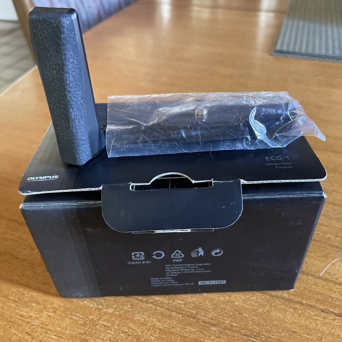 c*h様 OLYMPUS OM-D E-M10 本体 + ECG-1 Olympus ECG-1 Grip for OM-D E-M10 – Reef Photo & Video