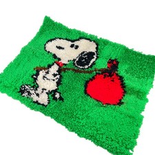 Vtg Snoopy Peanuts Latch Hook Rug 20x27 Green Traveling Hobo Knap Sack Wall Art