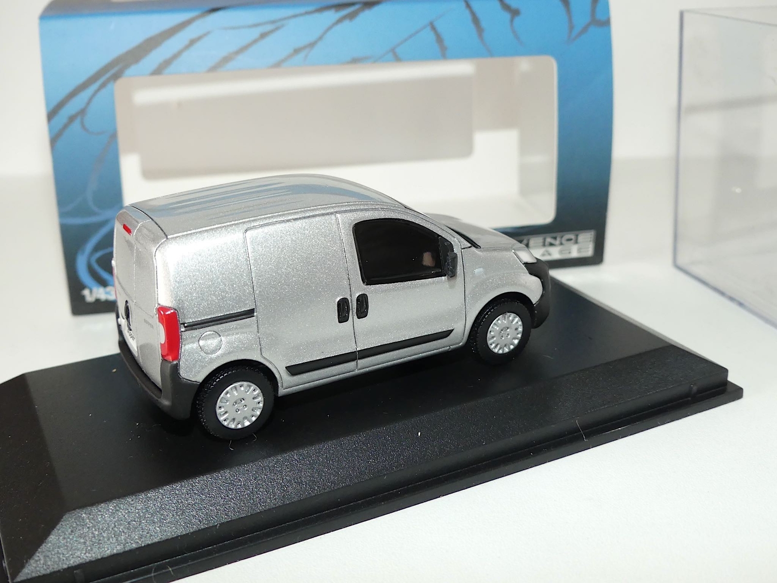 Peugeot Flux Miniature Provence Moulage 1/43 – Prototype Nacré/noir – Résine – Boîté