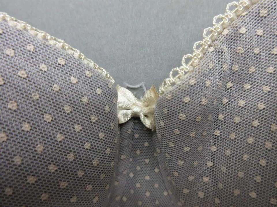 Sujetador 34C H&M Gris Lunares Con Aros Acolchado Cierre Trasero Demi 4M Foto 3 de 4