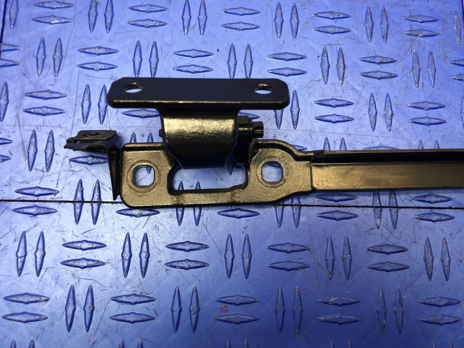 2014-2020 BMW I8 FRONT RIGHT UPPER DOOR HINGE 7312702 OEM 2015 2016 2017 2018