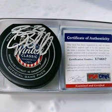 PSA/DNA COA BRYAN BICKELL SIGNED 2015 WINTER CLASSIC CAPS VS HAWKS GAME PUCK NHL