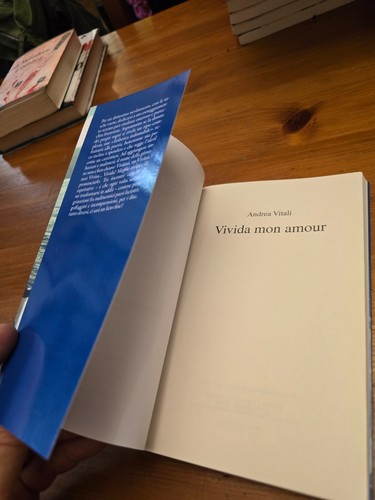 Vivida mon amour - Andrea Vitali - Mondolibri 2021, copertina flessibile - Foto 6 di 8