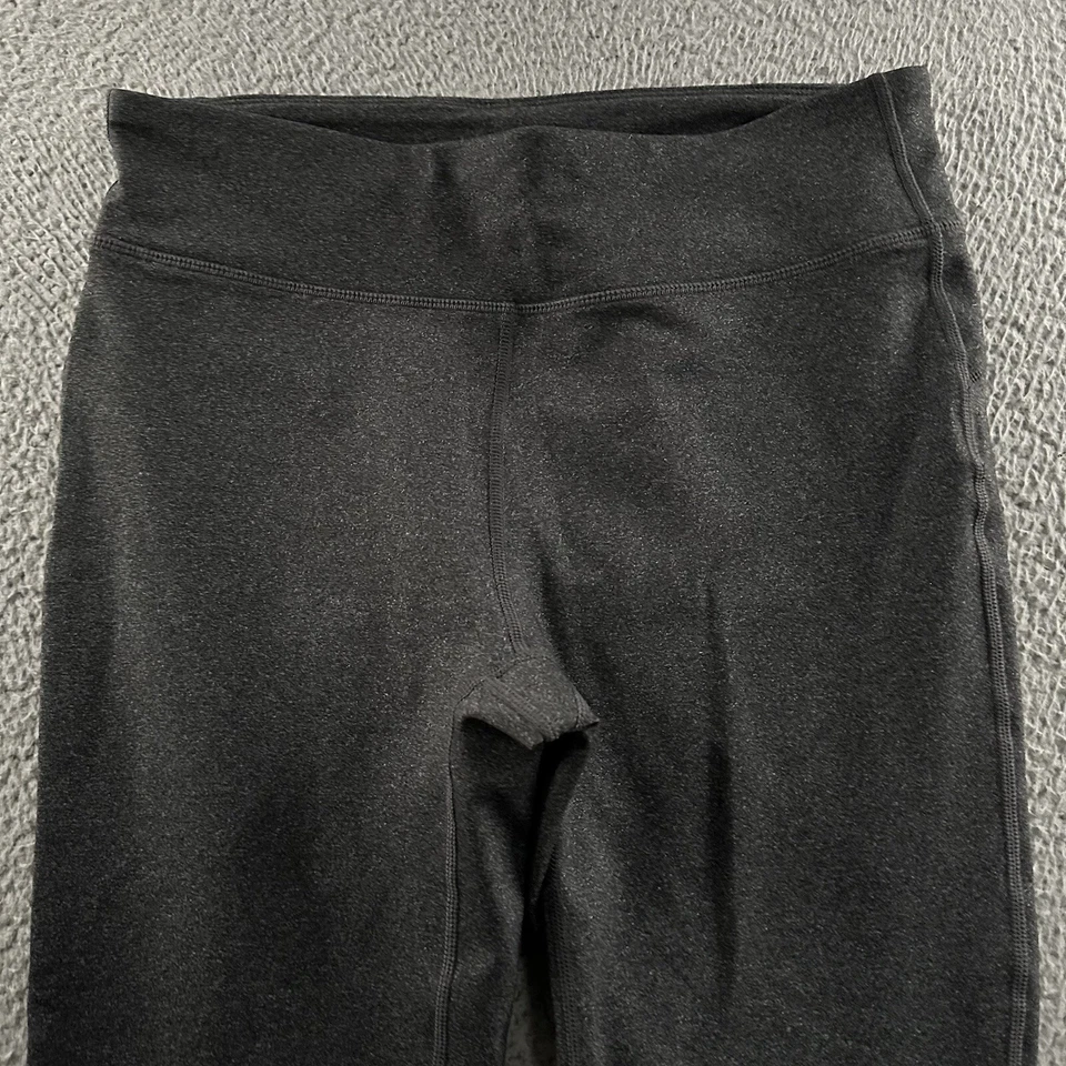 Leggings para mujer Gap Fit gris talla mediana recortados mezcla de nailon poliéster Foto 2 de 4